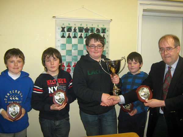 Ballinasloe, winners of the 2nd O'Connell Cup for novices, with Gerry O'Connell presenting the trophy